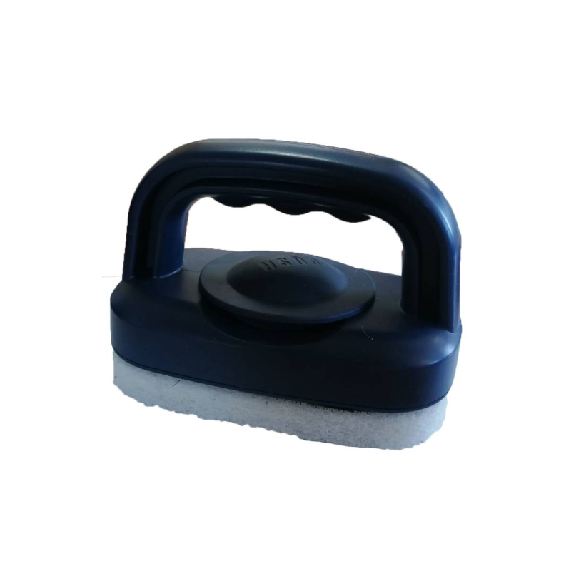Brosse ligne d'eau avec réservoir